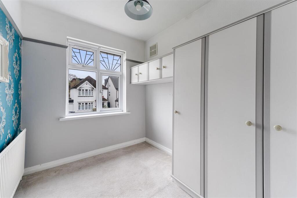 41 Oaklands Avenue, Isleworth TW7-35.jpg