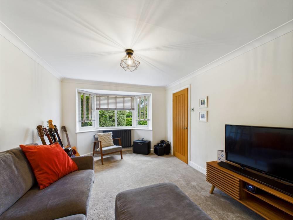 Lrg_CAM05488G0-PR0020-STILL003-thumbnail-h750-70.j