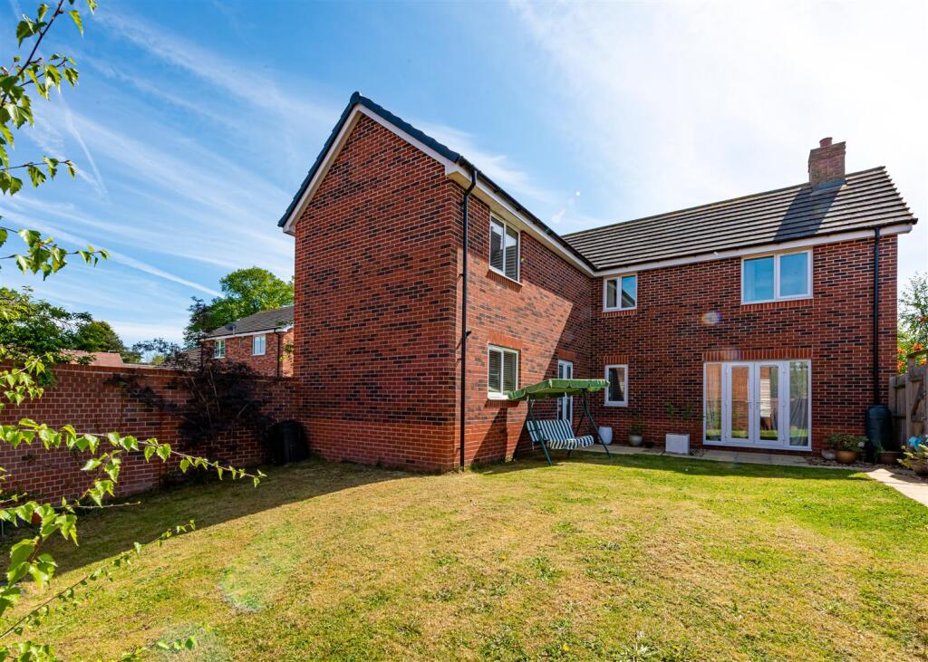 45 Sandy Lane-garden3.jpg
