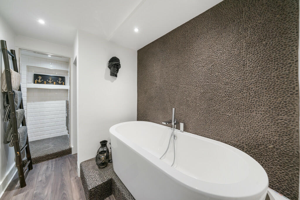 Grove Road-No Wat...