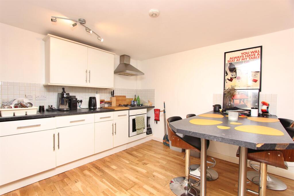 Manley Court, N16