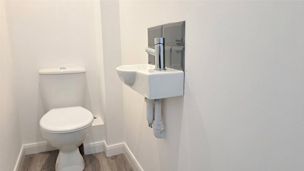 Cloakroom/Wc