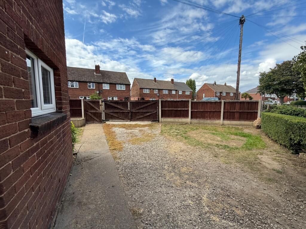 5 Springfields Driveway