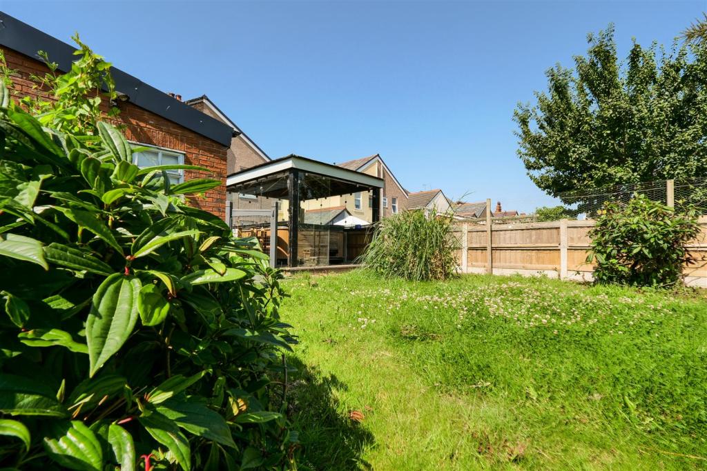 GARDEN 3.jpg