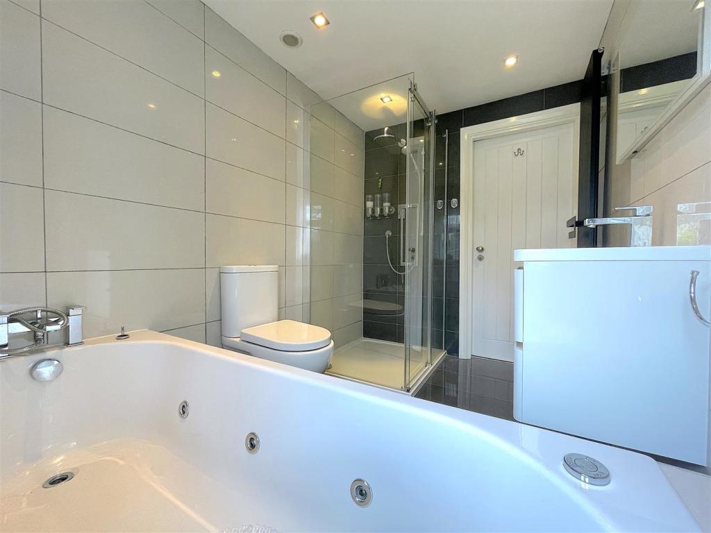 Bathroom (2).jpeg