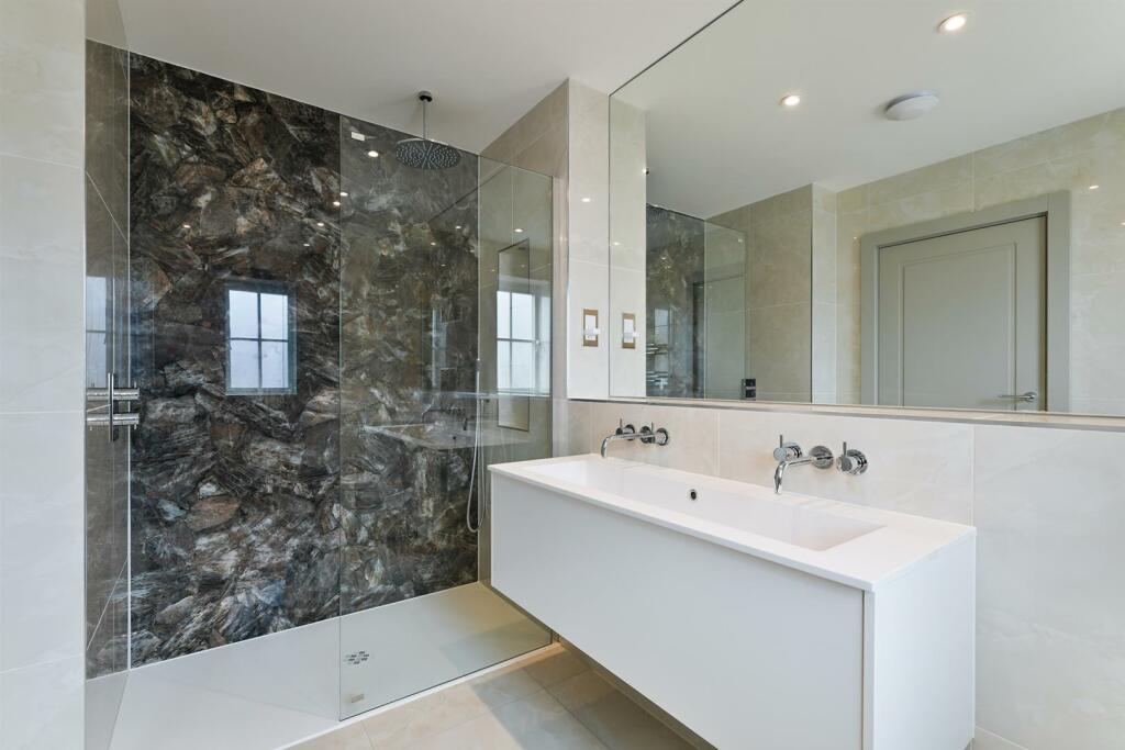 Master Ensuite