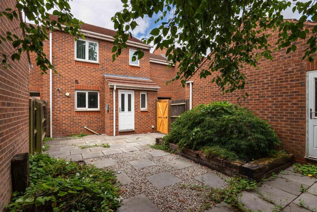 8 Waterlilly Close-12.jpg