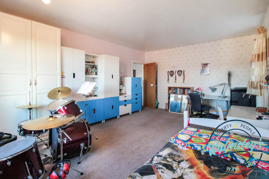 Rear double bedroom