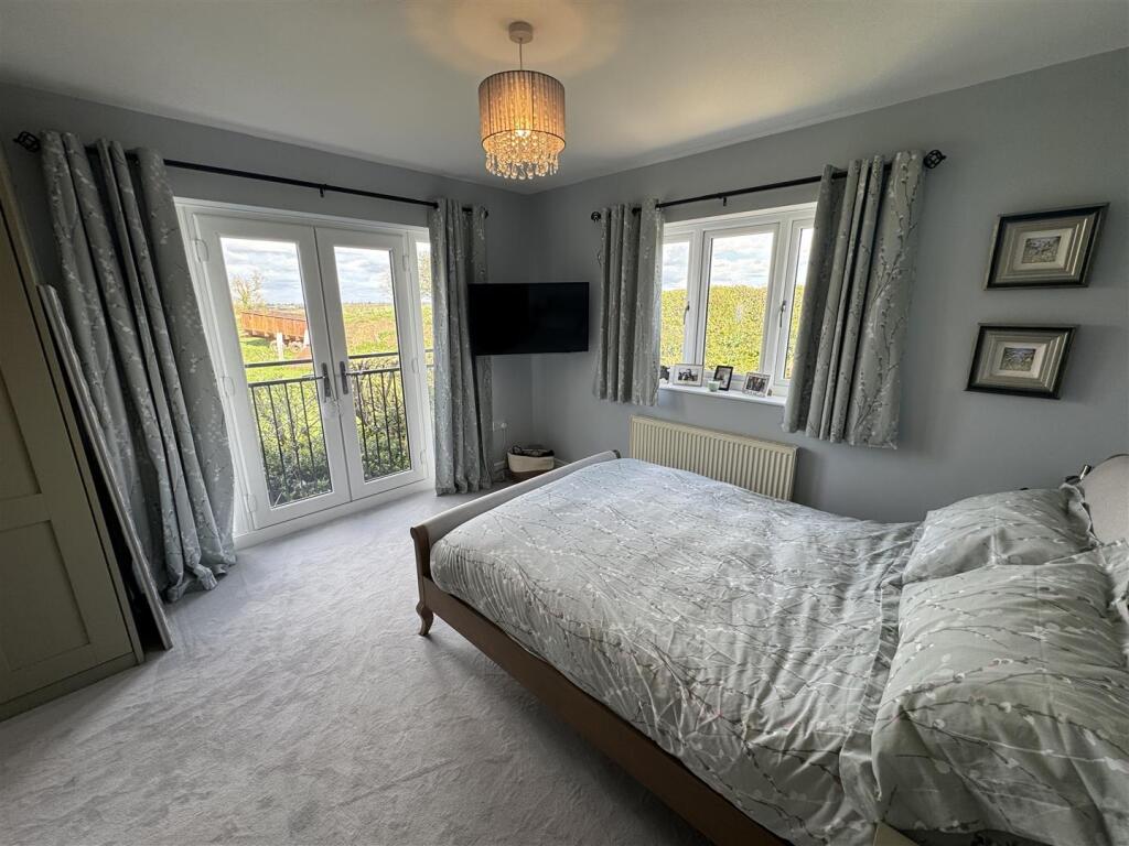 PRINCIPAL BEDROOM SUITE