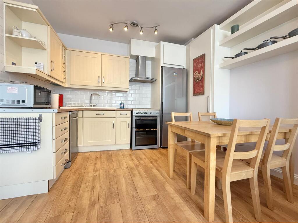 Kitchen Dining Area.JPG
