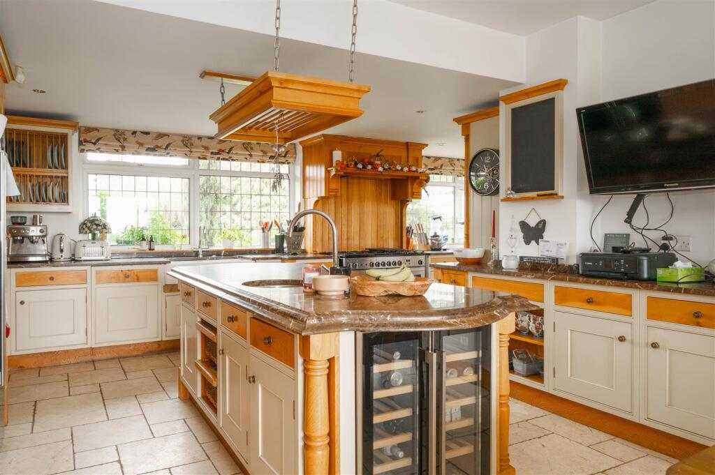 Kitchen-8.jpg