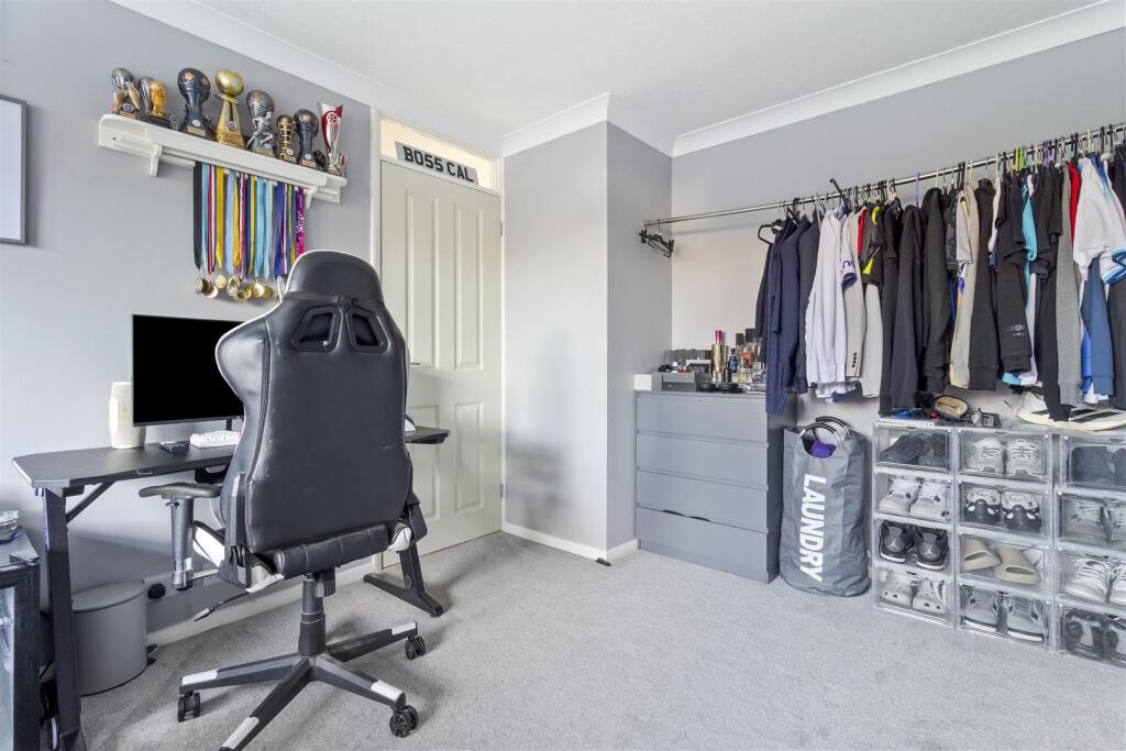 18 Vancouver Close-011.jpg