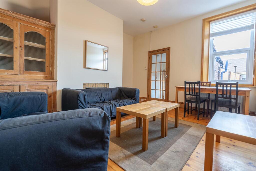 Living Room / Diner