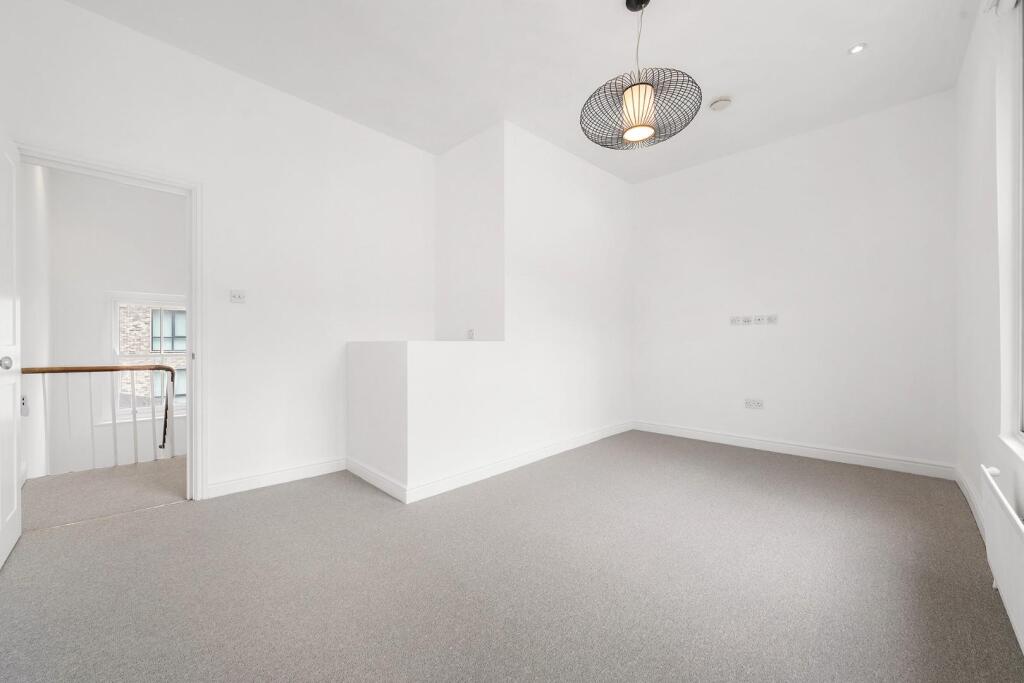 Principal Bedroom (2).JPG