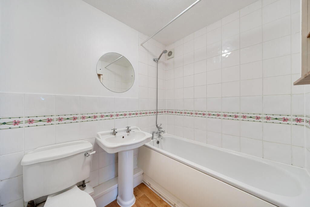 1376742-3-690b49e...