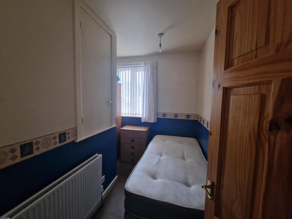 Bedroom 3 (002).JPG