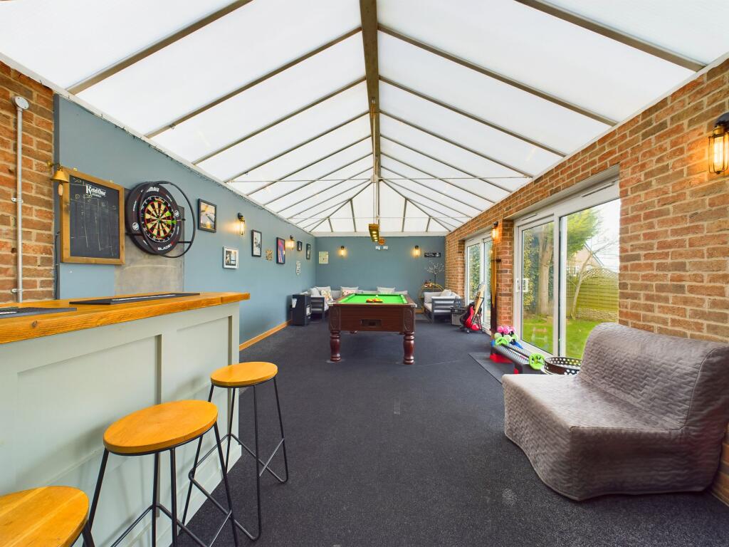 Outdoor Studio/Games Room