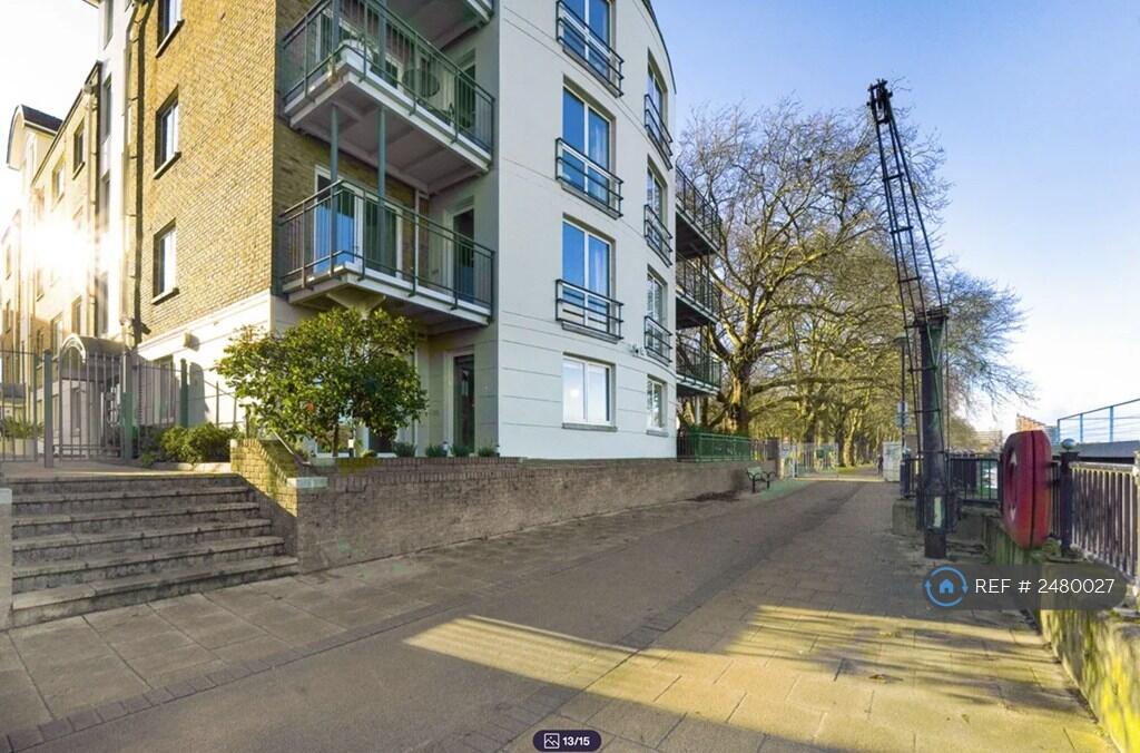 Terrace / Thames Path