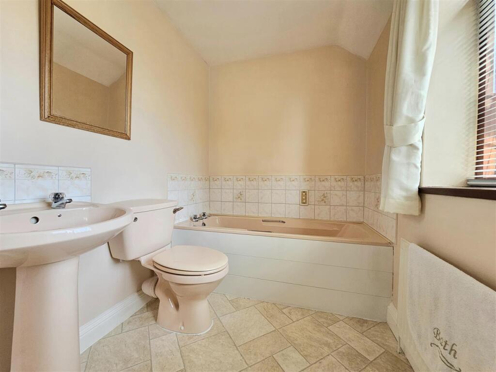 En Suite Bathroom