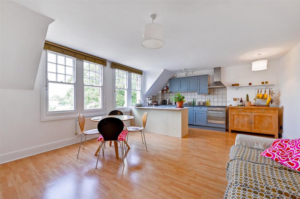 Sitting Room/Kitchen