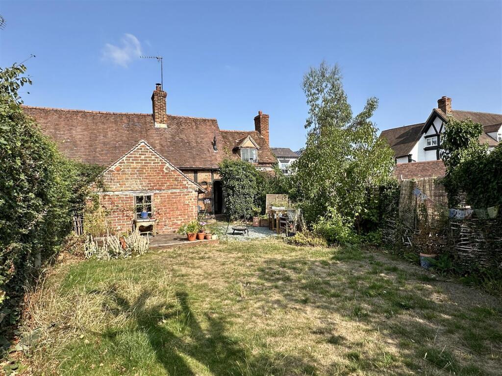 rear garden to house