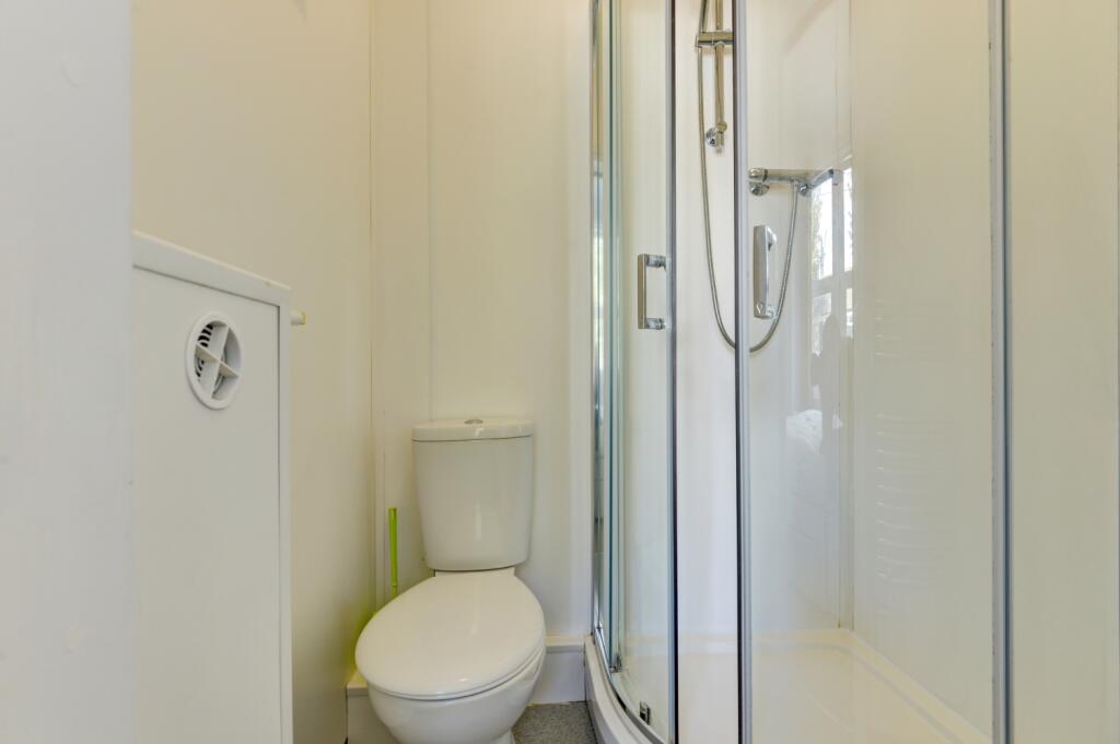 22 Freshfield Street Ensuite 4