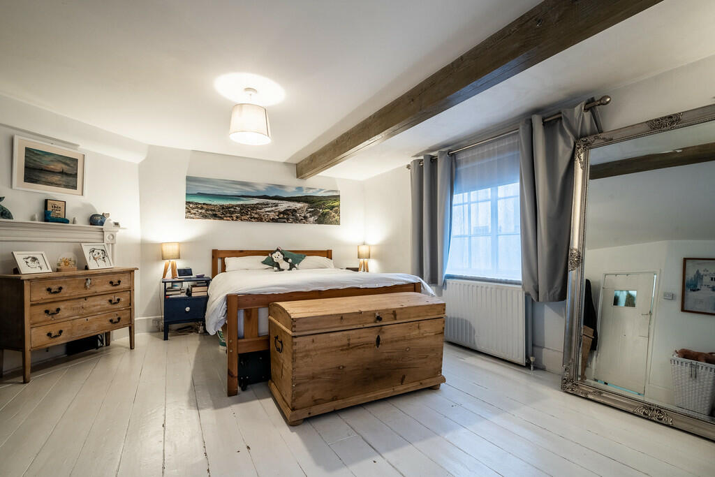 39 Lower North St...