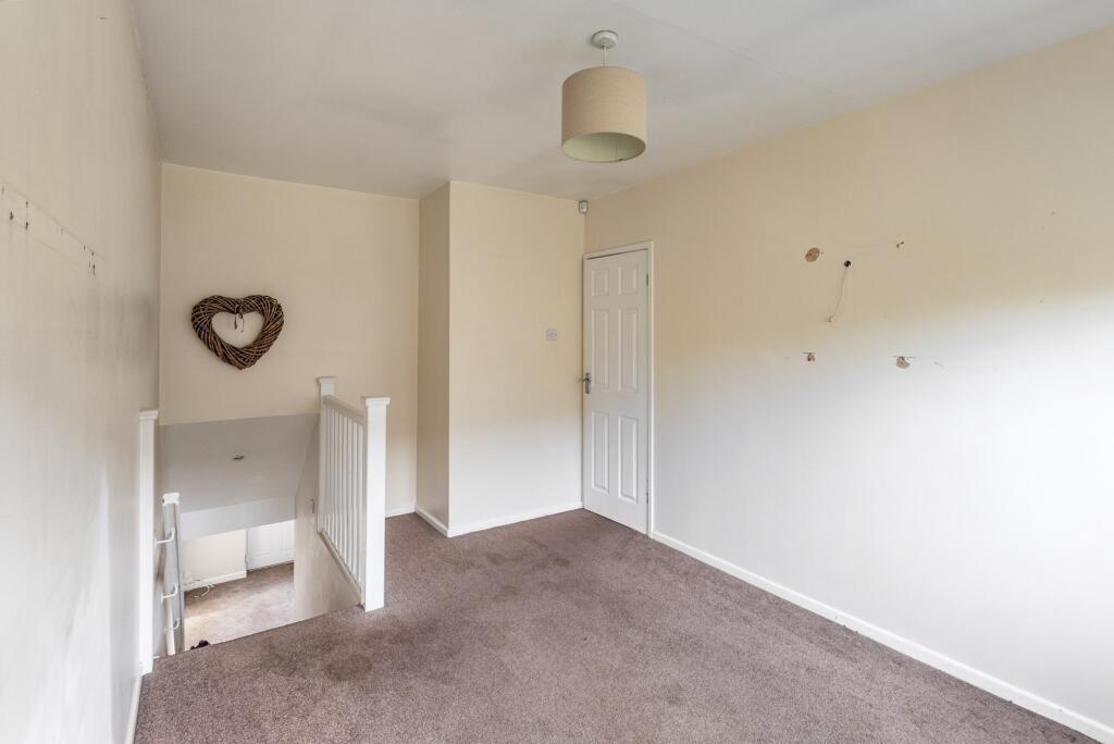 19 Lodge Gate Close, Denholme, Bradford, BD13 4ED