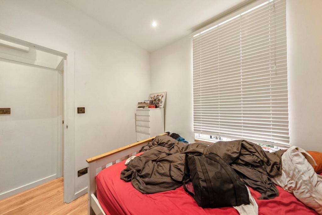Bedroom (3).jpg