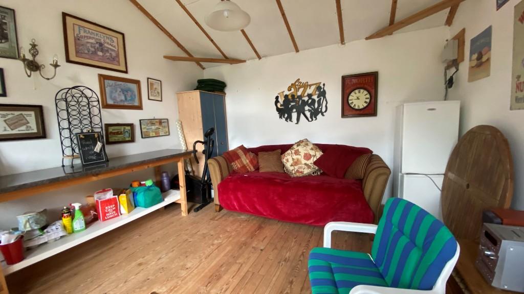 SUMMERHOUSE