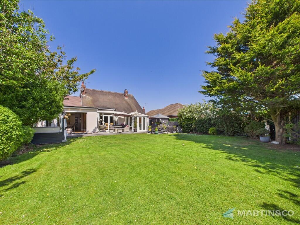 CAM02318G0-PR0438...