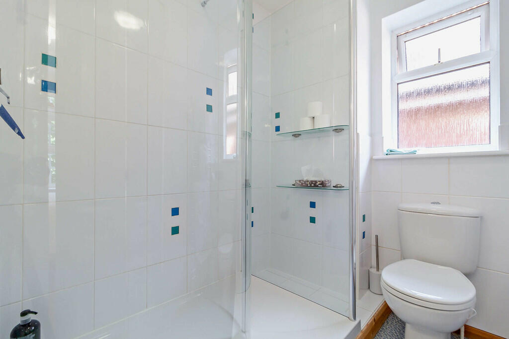 8605761-interior1...