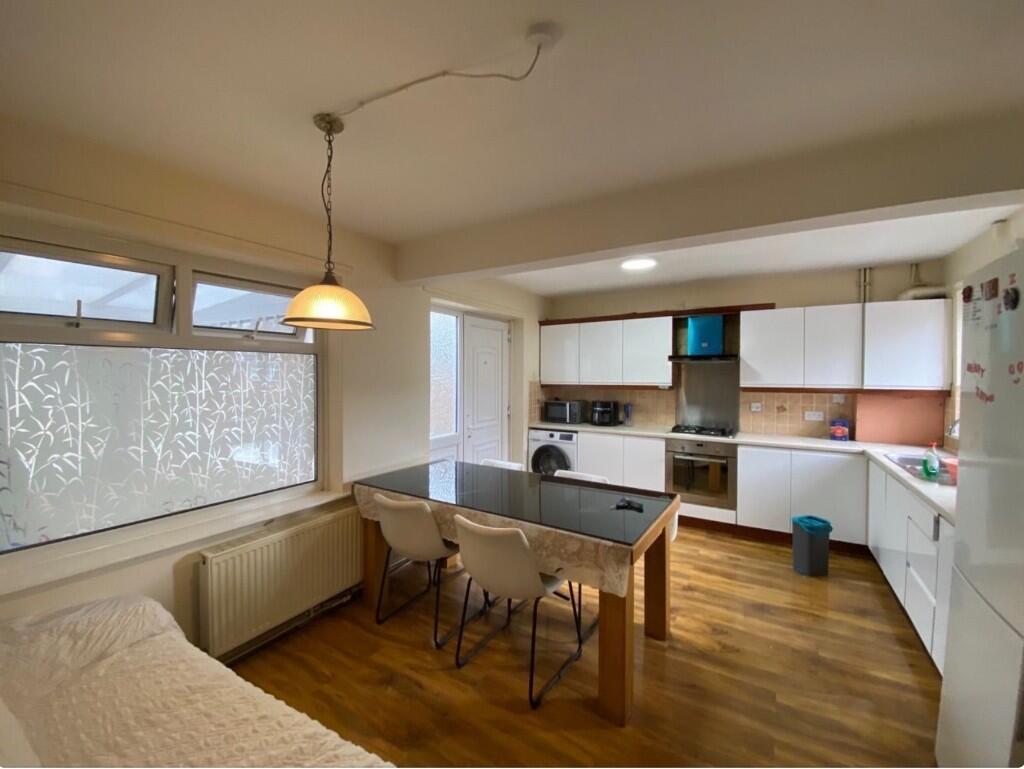 Living/Dining Area