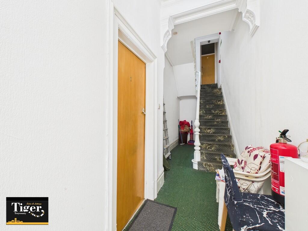 CAM02176G0-PR0560...