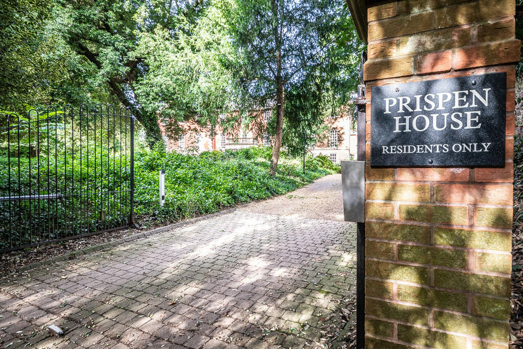 4 Prispen House -...