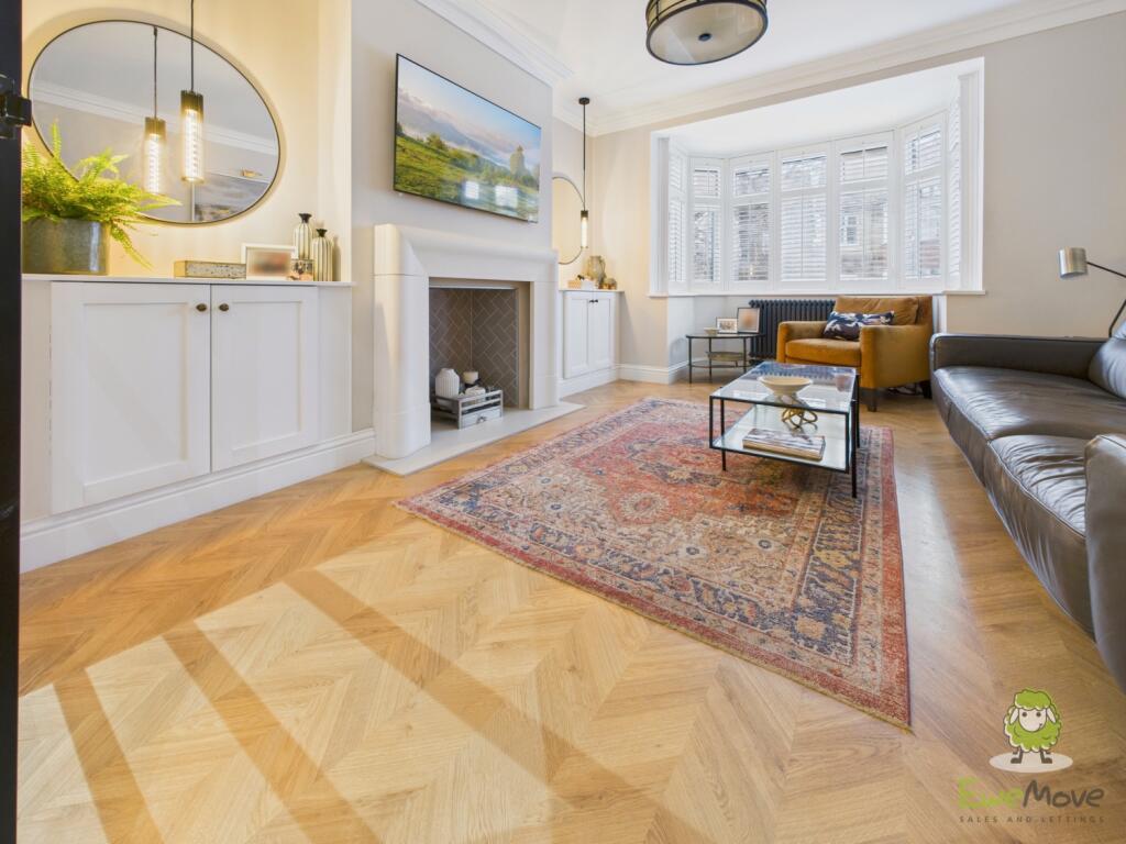 CAM01543G0-PR0166-STILL046