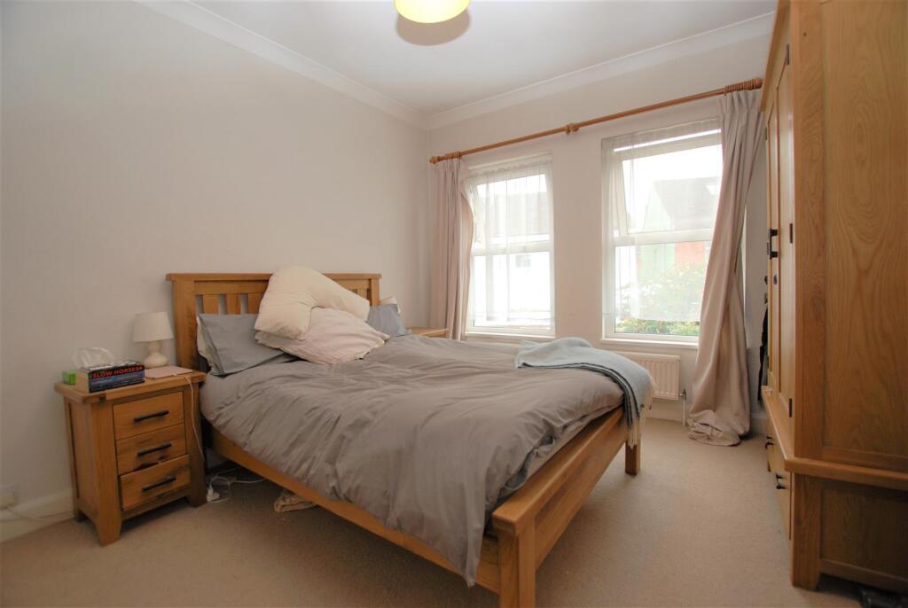 bed1.jpg