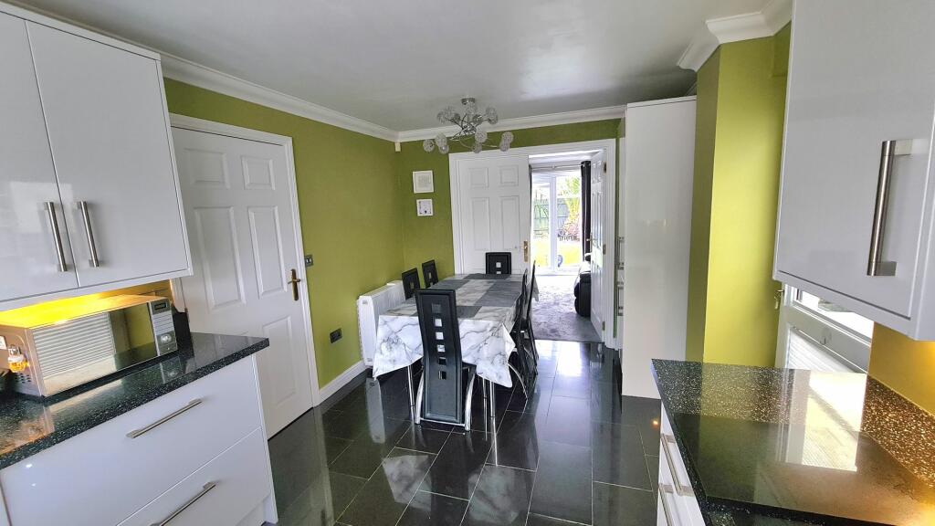 KITCHEN DINING ROOM