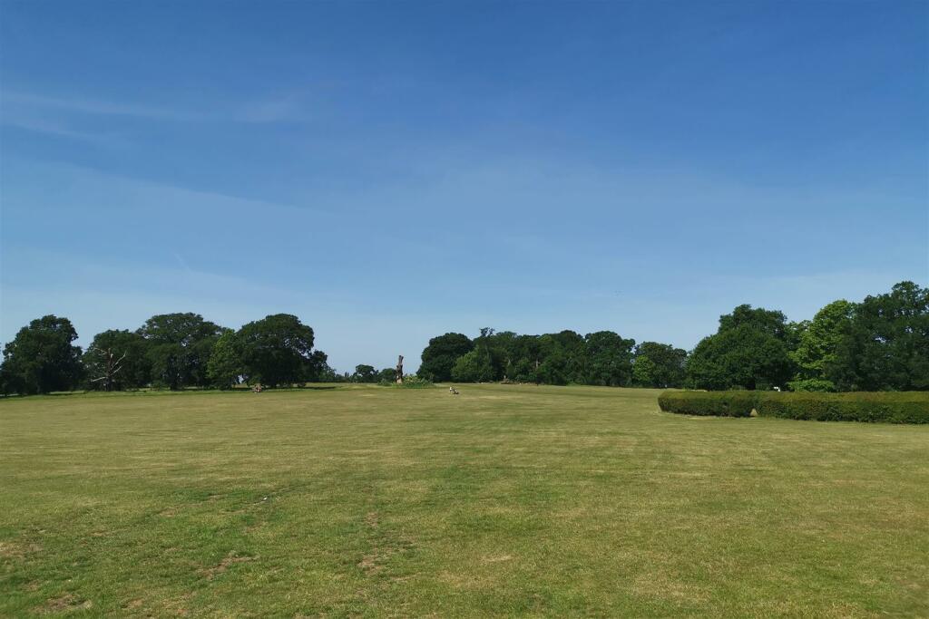 Hillcross Avenue