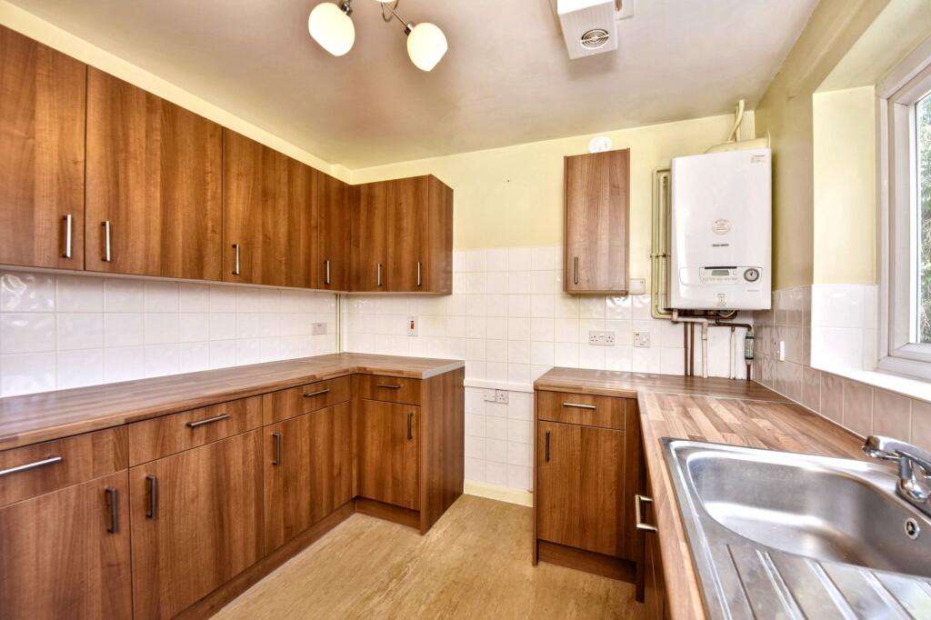 5 Dobsons Close, Rayleigh, Essex, SS6 7NZ