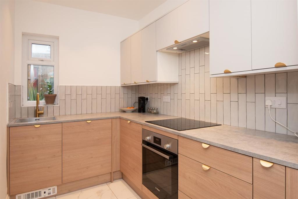 Kitchen 1.jpg