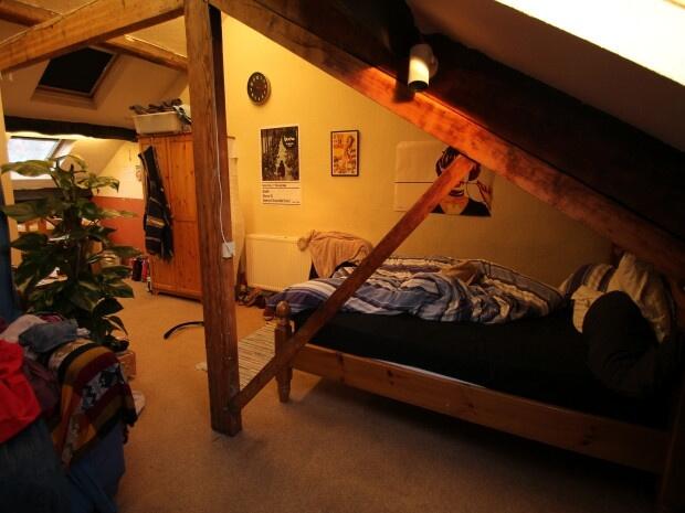 A cozy bedroom featuring a double bed with cush...