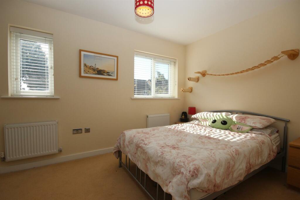 BEDROOM 2