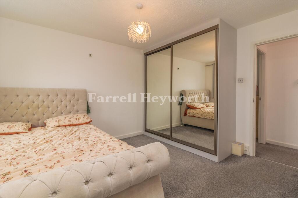 Bedroom 1 image 2