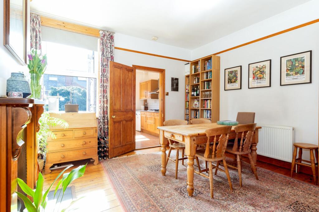 KITCHEN DINER AND LOUNGE