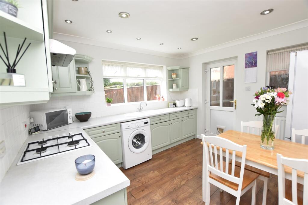 KITCHEN/BREAKFAST ROOM