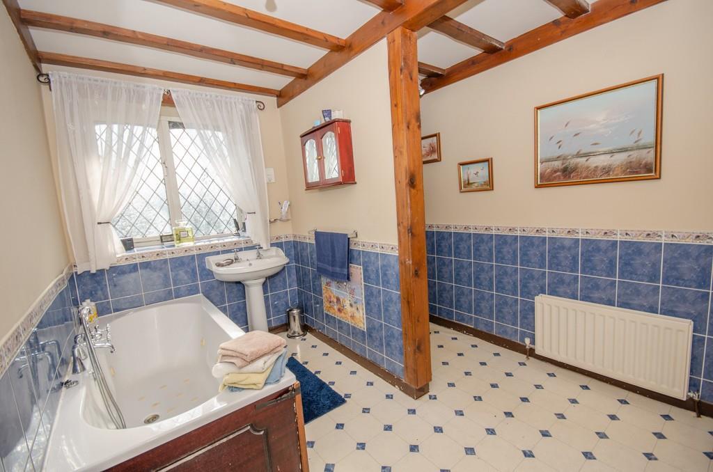 Bathroom one.jpg