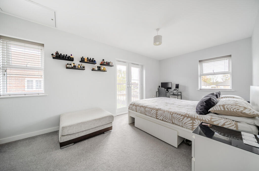 1377370-9-690cae3...