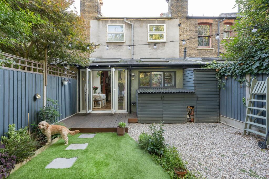 Cavendish Drive, E11