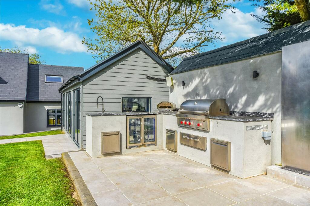 Outdoor Kitchen